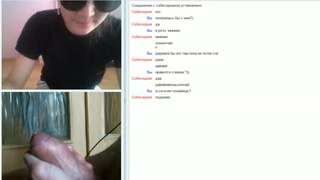 Дрочер в чат рулетке наяривает свой длинный член