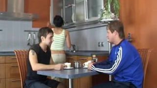 Ебарь с другом сношает в ротик и письку спящую девку