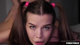 Стройняшка сестра стонет от анала, ей очень больно в жопу!