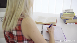 Утренний секс благоверного с молодой женушкой на боку