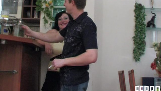 Сынуля шпилит зрелку в анал