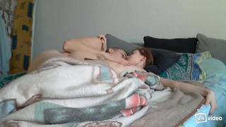 Любительский секс русской молоденькой парочки на кушетке