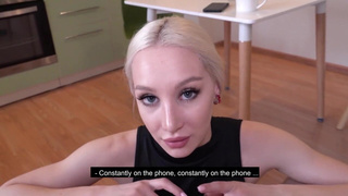 Подружка так классно сосала член, что я не сдержался и кончил в ротик