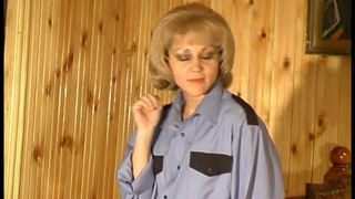 Полицейская в возрасте сделала отсос молодому грабителю