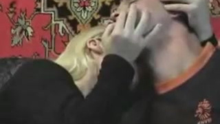 Русский сынуля лижет вагину своей матюрки