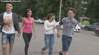 Самцы отодрали худых девок в русском порно