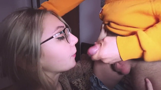 Русский мужчина дрючит подружайку на глазах у своей любимой девченки