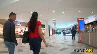 Богатый сосед отодрал худенькую брюнетку в письку на глазах у муженька и заплатил много денег