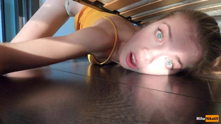 Брат отымел письку русской сестры которая застряла под кроватью