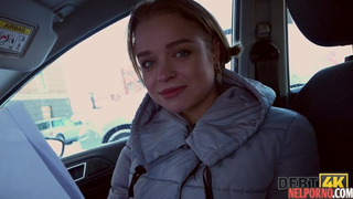 Приятная русская телочка пошире развела ножки для ебли с пикапером