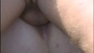 Юной супруг в чистом поле долбит свою тучную и зрелую жену