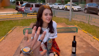 Или отсосёшь мне на крыше, или отшлёпаю — выбирай, приятная