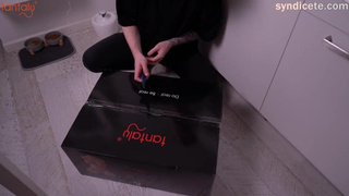 Курьерша такая приятная и стояк мне сосёт, как думаете, даст в писечку?