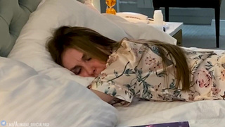 Ты куда? Не бросай мамочку без оргазма, ну-ка вернись и дотрахай