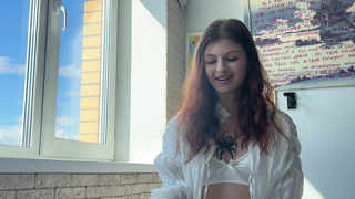 Вау, показала титьки, вдруг ещё и трахнуть даст? Зря я стеснялся