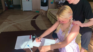 Стеснялась, но в позе раком дала — препод сказал, зачёт так сдавать надо