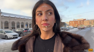 Что вы хотите, это ж Питер! Гуляет со нектаром на лице ????