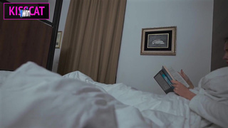 Думал, я на мачеху лишь подрочу.. А теперь я в ней и кончить хочу