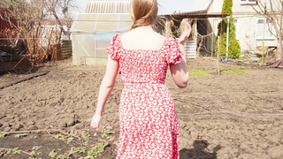 Девушке из русской глубинки не нужны дорогие подарки, только ХУЙ