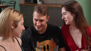 Одна киска хорошо, а две лучше! Вот у меня на хуйке пара подружек