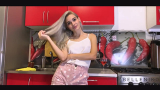 Русский сосед ебёт бывшую в попочку рачком на кухне