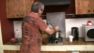 Экзаменатор долбит юную цыпочку из Питера за неправильный ответ