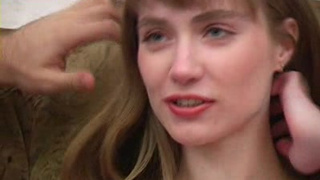 Пьяная малышка берет в ротик болт возбужденного пацыка