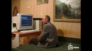 Папка усадил дочь на стояк и отжарил в вагину