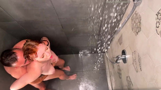 Открой ротик и соси! Русский брат насилует сестру в душе