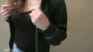 Русская чика трахнулась в анал за деньги в подъезде