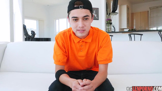 Молоденькой мужик шпилит грудастенькую мулатку в мохнатую пилотку