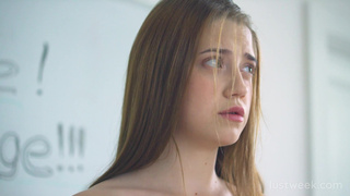 Русская молоденькая студентка заглатывает нектар из двух членов после жаркой ебли