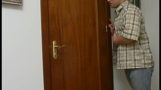 Сынок аккуратно пердолит мамашку в ванной