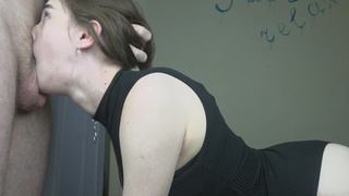 Русская студентка заглатывает стояк на любительскую камеру