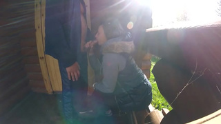 Заснял на камеру как русская любимая делает отсос на улице