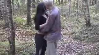 Грубое русское порно в лесу
