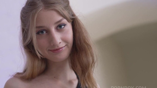 В захвате Нельсона толстый писюн рвется в попочку 19 летней Sasha Paige