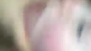 Девчонка просит кончить в ротик