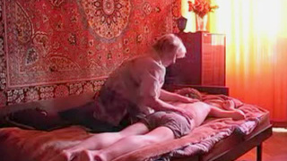 Русская бабка учит внука ебаться