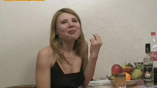 Пьяная Ира разводит на секс парня на кухне