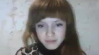 Юная девчонка показала титьки в скайпе