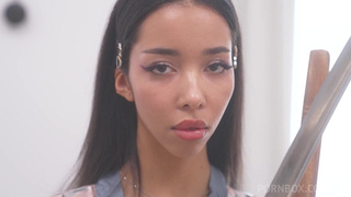 Русскую девченку сношают толпой в задницу, жесткий ганг банг с тройным проникновением