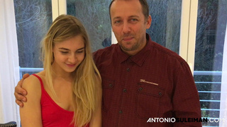 Брат-куколд смотрит как сестра обсасывает болт порно агента на кастинге